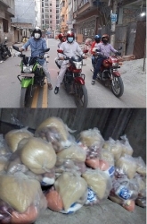 করোনাঃ স্বল্প আয়ের মানুষের বাড়িতে ত্রাণ পৌঁছে দিয়েছে মিরপুর মানবিক ক্লাব 